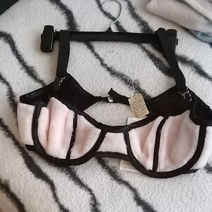Plush Contrast-Trim Pink Underwire Bra